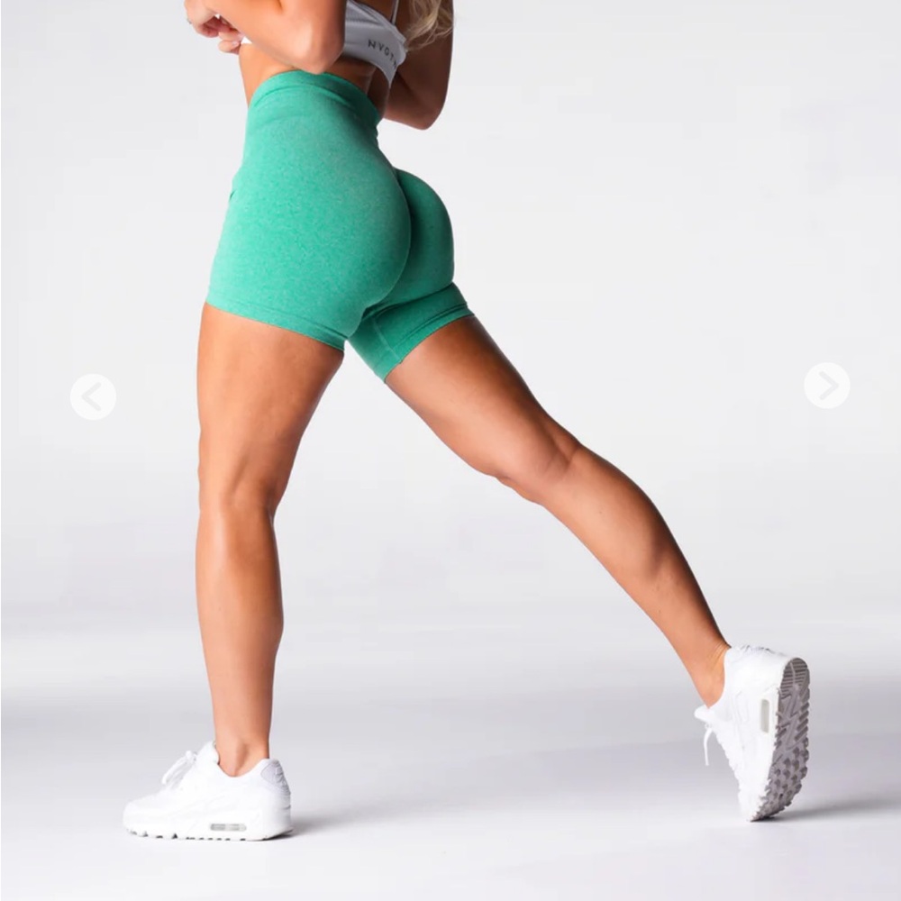 NVGTN Green Bike Shorts High-Waisted Seamless Design